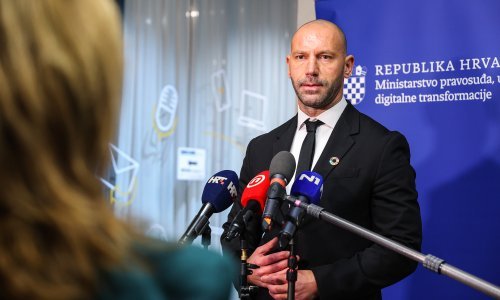 'Neozbiljna i maliciozna oporba odgovorna je za situaciju s ustavnim sucima'
