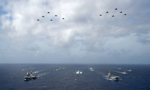 Kina oko Tajvana rasporedila najveću ratnu flotu u posljednja tri desetljeća