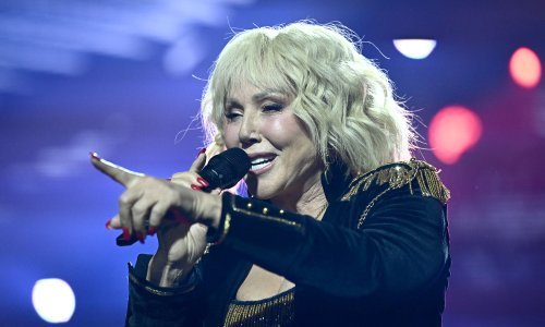 Lepa Brena nakon trećeg koncerta Zagrebu završila na operaciji: Koncerti se odgađaju