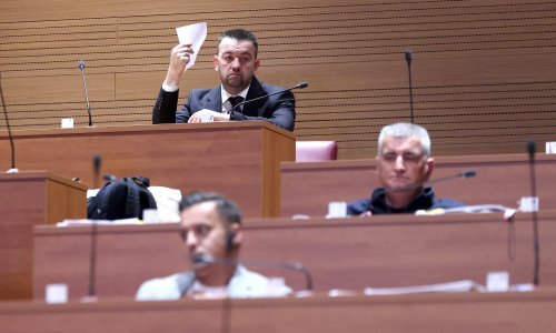 Sabor o poreznim zakonima: 'Ljude koje ste otjerali sad ćete oporezivati'