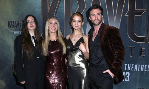 Aaron Taylor-Johnson u zagrljaju 23 godina starije supruge i njezinih kćeri