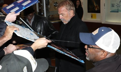 Okružen vjernim fanovima: Kevin Costner izazvao pravu pomutnju u Santa Monici
