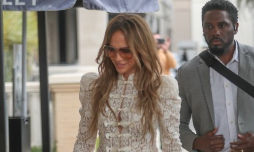 Jennifer Lopez utegla se u traperice koje su bile hit, a danas ih više nitko ne nosi