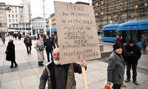 Prosvjed umirovljenika na Trgu, Špika poručuje: 'Inzistiramo da svi podnesu ostavku'