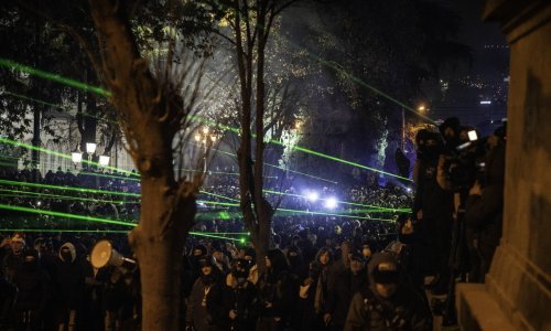 Gruzija prosvjednicima zabranila prekrivanje lica, pirotehniku i lasere