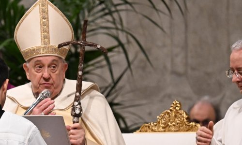 Papa putuje na Korziku, sastat će se s Macronom