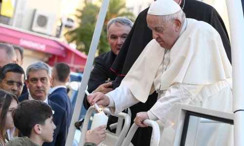 Papa Franjo na Korzici upozorio na vjerske skupine koje potiču podjele