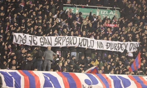 Armada: Sanjali smo snove; Torcida: Vaš je san srpsko kolo na Đurđevdan
