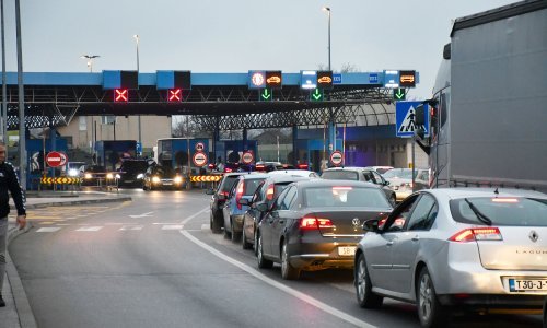 Preko granice htio prevesti mrtvu ženu: Sjedila je na suvozačkom mjestu