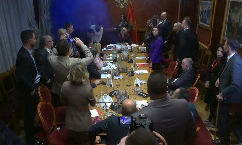 Napeto u Crnoj Gori: U parlamentu bačena dimna bomba