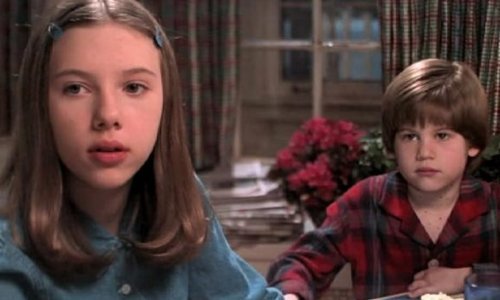 Sjećate li se tko glumi Alexovu sestru u hitu 'Sam u kući 3'? Danas je omiljena holivudska glumica