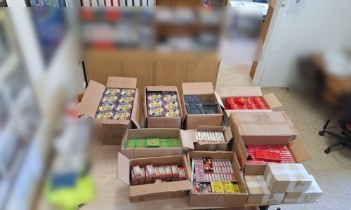 Policija u trgovini odjećom pronašla dvije tone pirotehnike