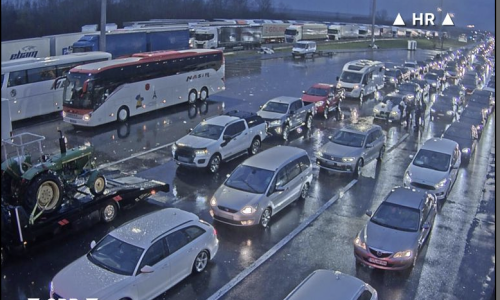 Zabranjen promet za sva vozila između Sv. Roka i Posedarja: Na Bajakovu se čeka satima