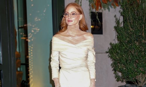 Ovaj stajling nema mane, a hlače su čista fantazija - peglaju trbuščić i izduljuju noge