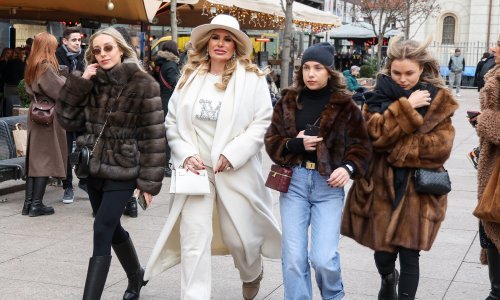 Brojni poznati prošetali špicom: Evo tko je sve bio na Badnje jutro