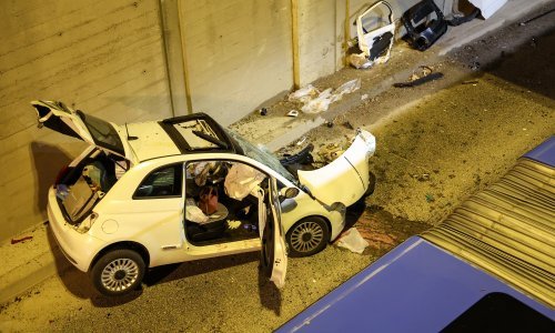 Težak sudar autobusa i auta na Selskoj u Zagrebu, jedna osoba ostala zarobljena u autu