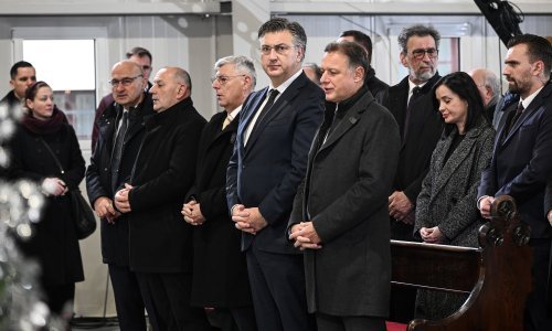 Pogledajte koji su političari došli na Božićnu misu na zagrebačkom Kaptolu