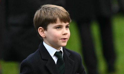 Opet su svi gledali u njega: Nestašni princ Louis nije mogao sakriti oduševljenje poklonima