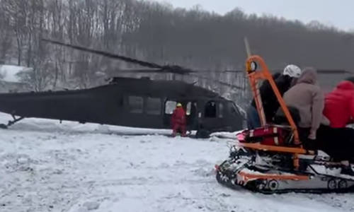 HGSS-ovci Black Hawkom prebacili trudnicu iz snijegom zametene Like u bolnicu