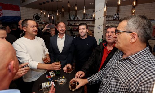 Pogledajte kako su rezultati izlaznih anketa dočekani u stožeru Mire Bulja