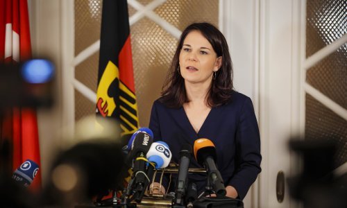 EU ogorčen na Trumpa: Prisiljavanje Ukrajine na kapitulaciju značilo bi ustoličiti zakon jačeg