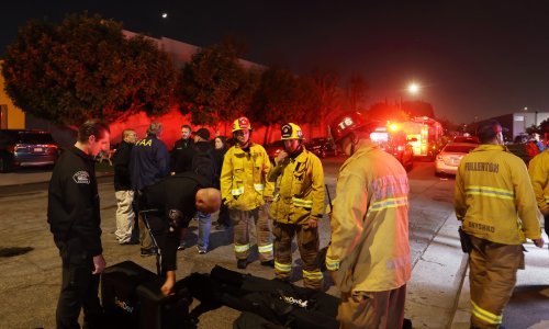 Mali zrakoplov srušio se na tvornicu namještaja; dvoje poginulih
