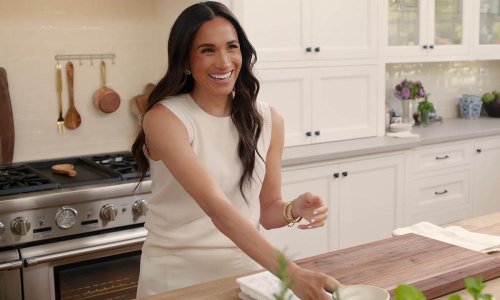 Meghan Markle pokazala skupocjenu odjeću i nakit u traileru za Netflixovu seriju