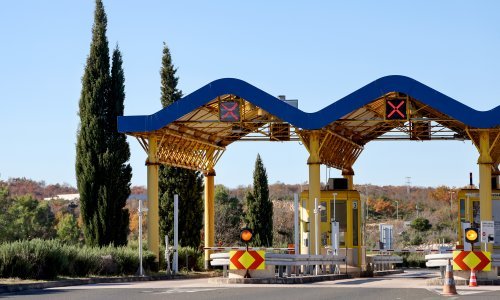 HAK: Pojačan promet, na nekim granicama višesatna čekanja