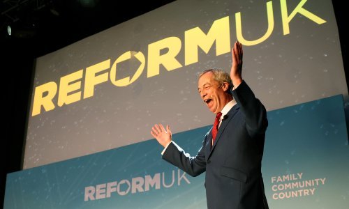 Stranka Reform UK populista Nigela Faragea po prvi put vodi u anketama
