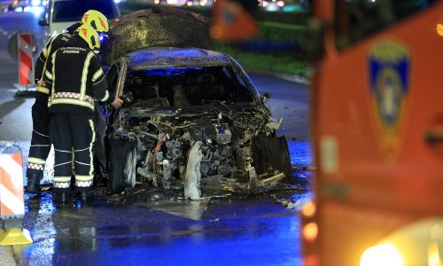 U Splitu su noćas izgorjela dva automobila i kombi s hladnjačom