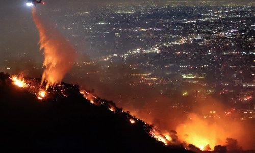 Stravični požari proširili se i na Hollywood: Ima mrtvih, hidranti su presušili, a vatrogasaca nedostaje