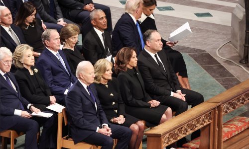 Hladno otresla Trumpa: Pet predsjednika zasjenila gesta Penceove supruge