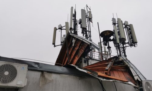 Jak vjetar odnio krov zgrade u Novoj Gradiški