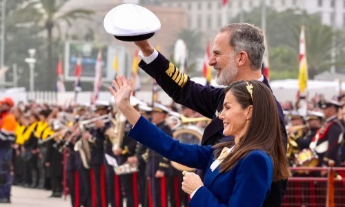 Lijepa kraljica zadivila je elegancijom, a tek kad vidite ovaj chic detalj...