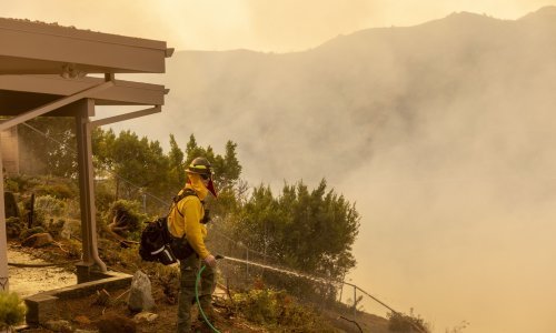 Digla se bura zbog privatnih vatrogasaca koji spašavaju bogataše u paklu Los Angelesa