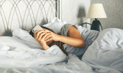 Nezdrave navike: Ljudi posežu za mobitelima čim se probude
