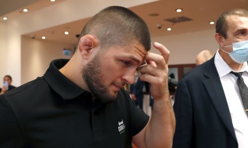 Khabib se posvađao sa stjuardesom. Morao je izaći iz aviona, pogledajte video