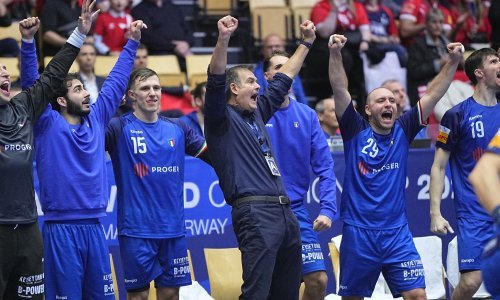 Senzacija već prvog dana; jedini nastup na SP-u su imali 1997. pod Linom Červarom