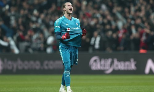 Pehovi ostali iza njega, nakon što je oženio talijansku novinarku, Karius pronašao i klub