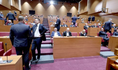 SDP-ovci satima provocirali HDZ-ovce da se narod odrekao Plenkovića, iz HDZ-a im nisu ostali dužni