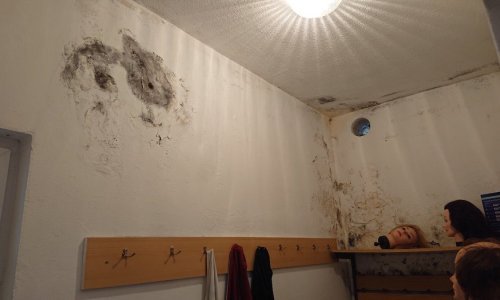 Srednja škola u Makarskoj se doslovno raspada i nitko ne radi ništa po tom pitanju
