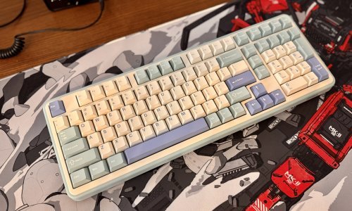 Gejmerska tipkovnica za super mekano tipkanje: Isprobali smo Epomaker TH99