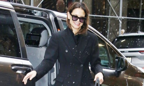 Laskav i bezvremenski: Ovo je savršen crni kaput i pristaje svima