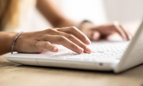 Tržište PC-ja mršavo je raslo, nadaju se kako će 2025. biti bolja