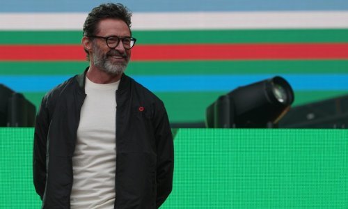 Hugh Jackman dijeli sretne fotografije usred romanse s novom djevojkom Sutton Foster