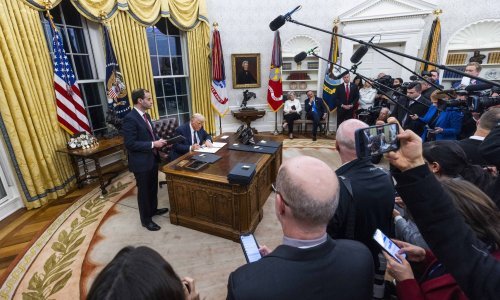 Pogledajte koju je promjenu Donald Trump napravio već prvi dan u Ovalnom uredu