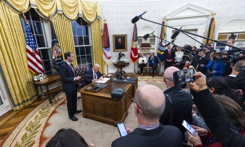 S Trumpom stigle i promjene u Ovalnom uredu, vratio se i crveni gumb za dijetalnu colu