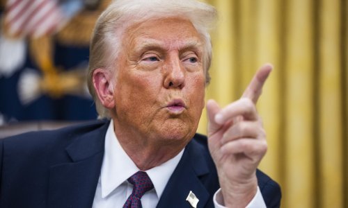 Trump se priključio video vezom u Davosu nakon niza kontroverznih friških odluka