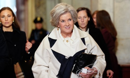 Radi iza kulisa i ima moćne saveznike: Ona je jedina žena kojoj Trump posvećuje mnogo pažnje