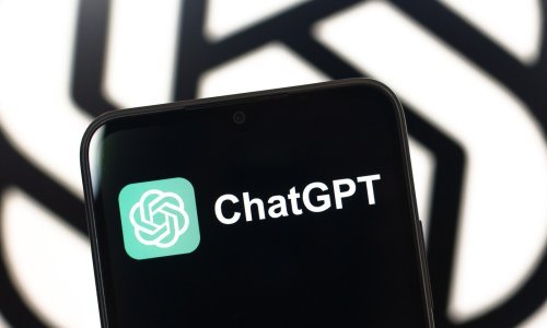 Studija otkriva: ChatGPT sve više naginje 'udesno' u političkoj pristranosti